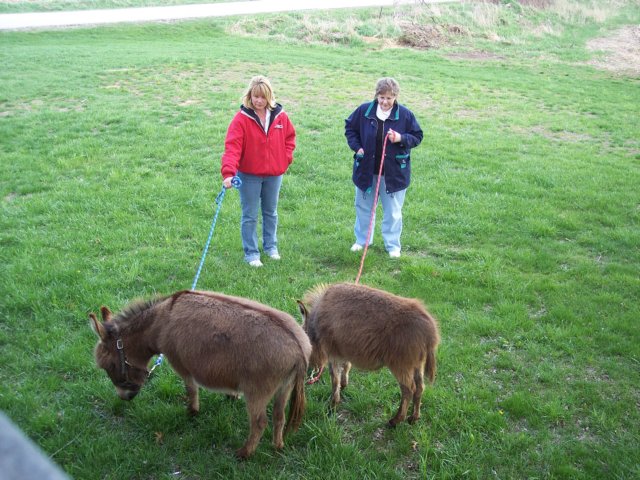 marshawithcheenaandpennywithmuffin.jpg